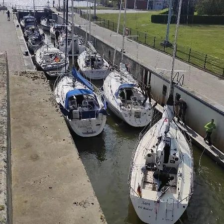 3-zimmer - Mit Tv, Zwischen Und Hooksiel, Mit Badewanne Apartment