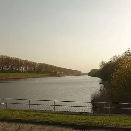 Zwischen Hooksiel Und Suedstrand, Mit Badewanne Und Tv